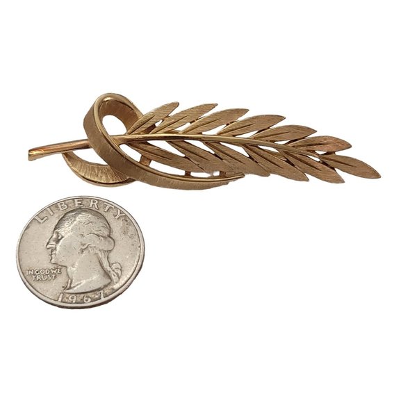 Trifari Crown Over T Gold Tone Laurel Leaf Ribbon Brooch Pin, Signed K898 - Picture 7 of 9